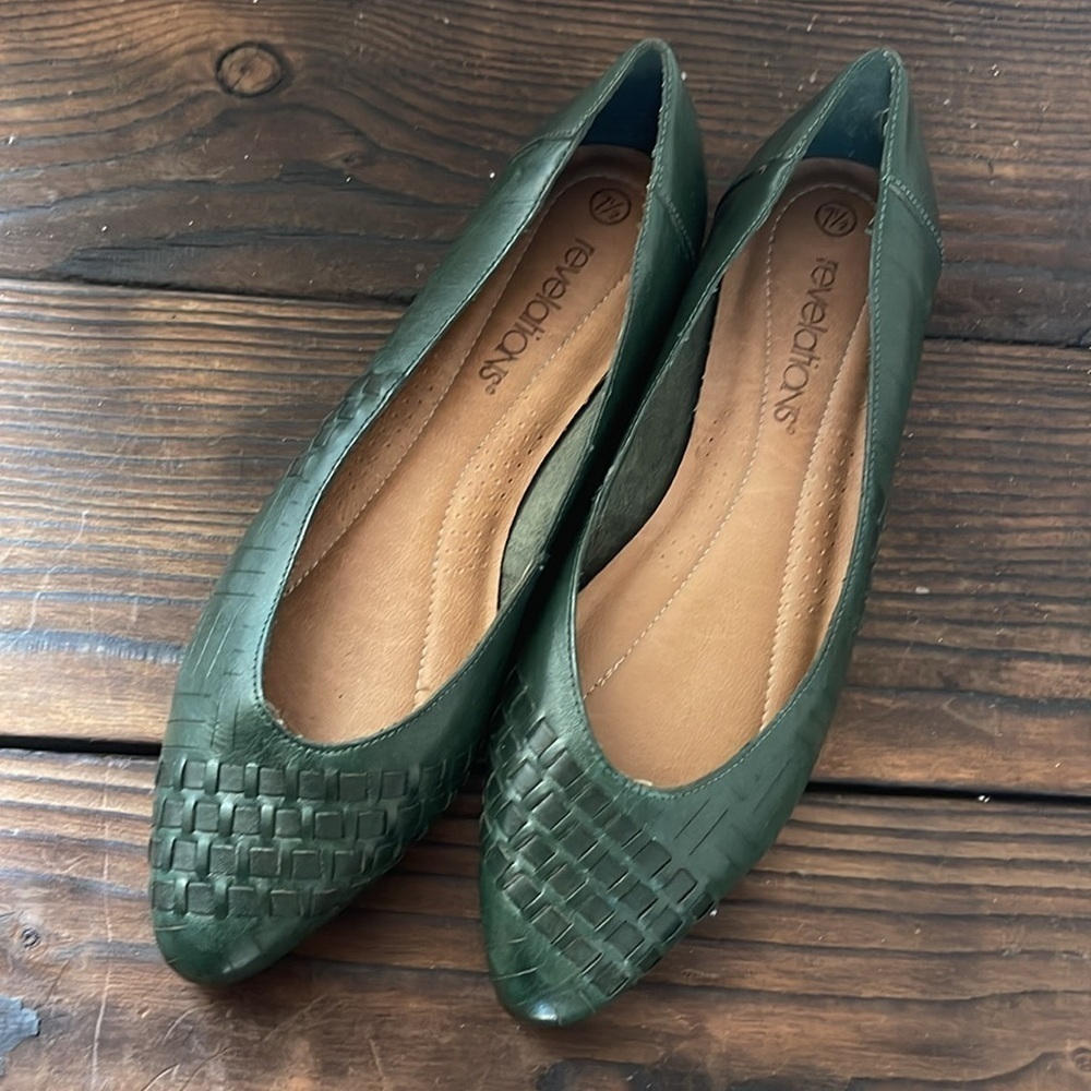 NWT Revolution Women's Leather Dark Hunter Green Woven Flats - Picture 6 of 8